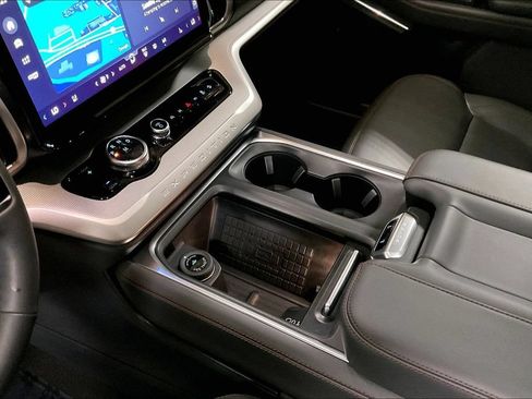 Certified 2025 Ford Expedition Active AWD/4WD image 16