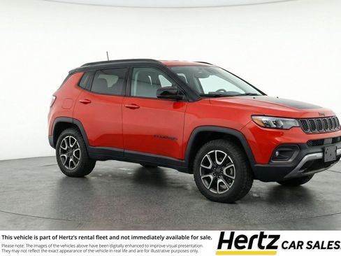Used 2025 Jeep Compass Trailhawk AWD/4WD image 1