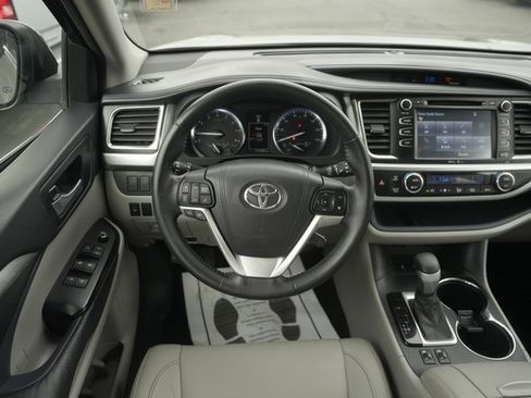 Used 2015 Toyota Highlander XLE image 22