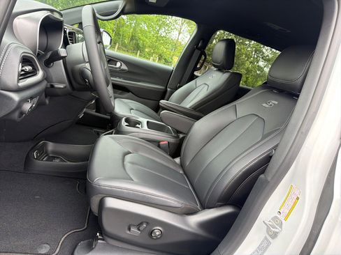 New 2026 Chrysler Pacifica Select w/ S Appearance Package FWD image 15