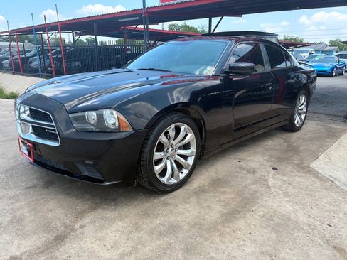Used 2012 Dodge Charger SE RWD image 6