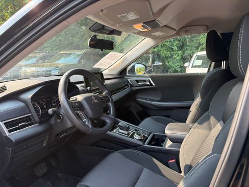 Used 2024 Mitsubishi Outlander ES AWD/4WD image 5