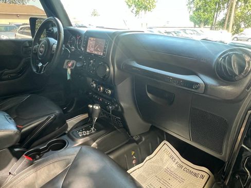 Used 2015 Jeep Wrangler Unlimited Sahara AWD/4WD image 23