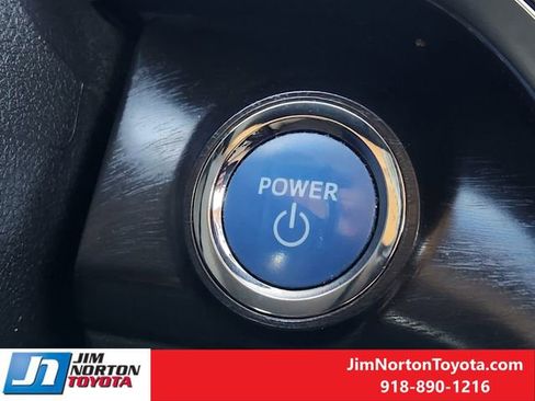 Used 2018 Toyota Avalon Limited image 23