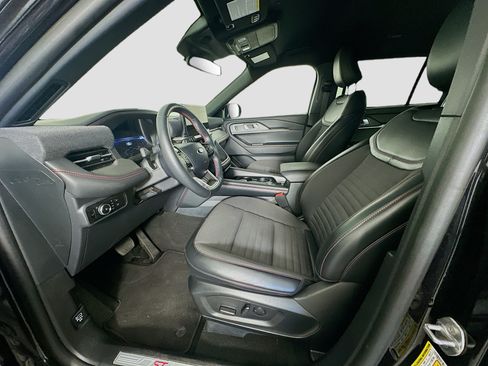 Used 2025 Ford Explorer ST-Line w/ ST-Line Street Pack AWD/4WD image 13