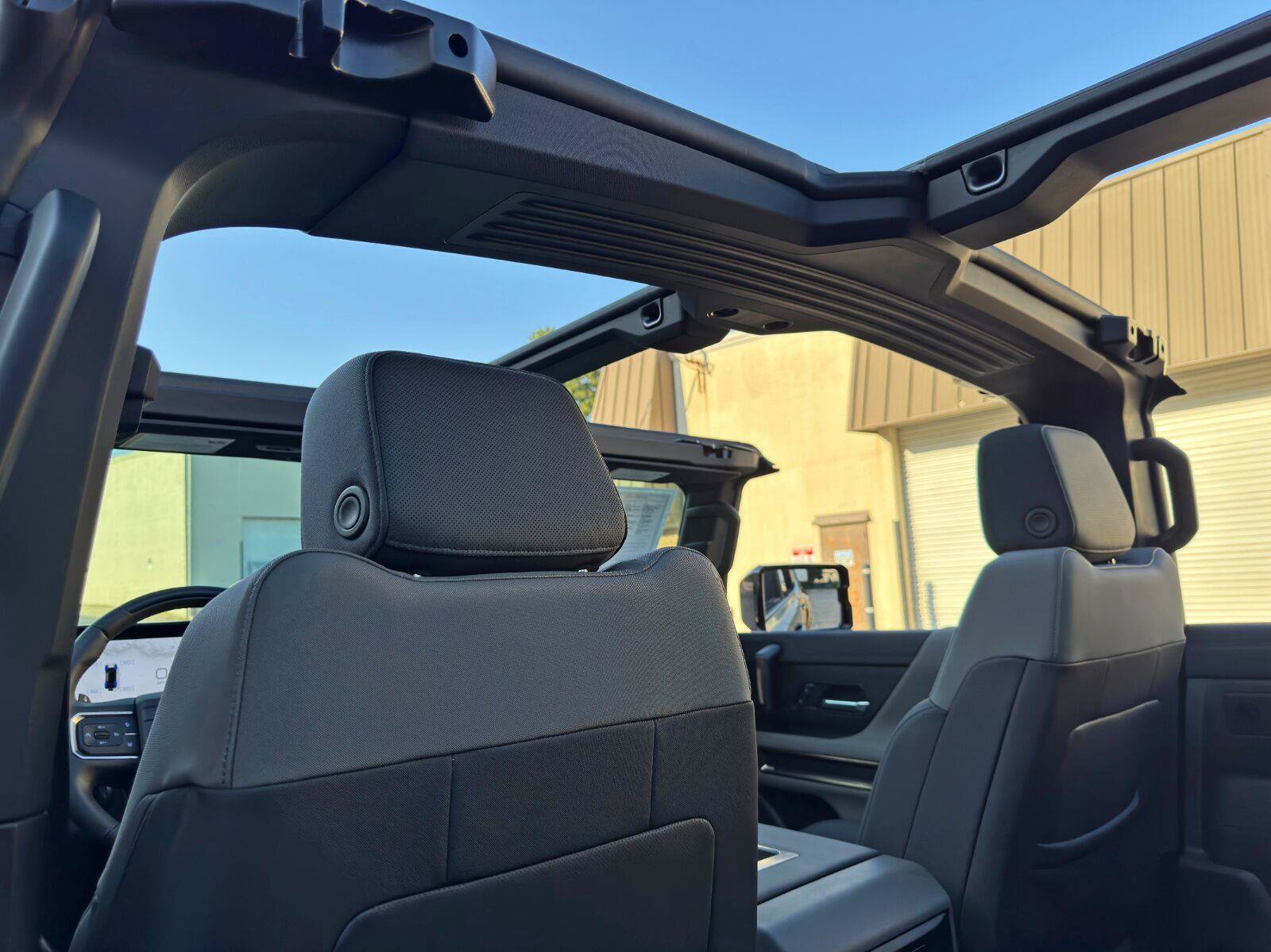 Used 2025 GMC Hummer EV 3X w/ LPO, Roof Cross Rail Package AWD/4WD image 70