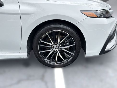 Used 2024 Toyota Camry SE FWD image 12