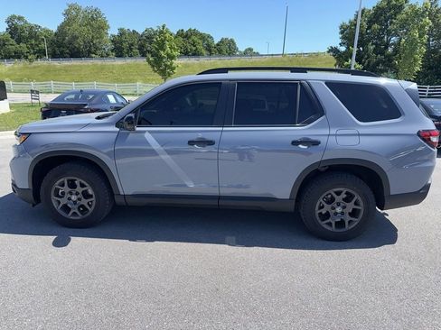 Used 2025 Honda Pilot TrailSport image 4
