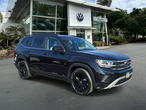 Used 2023 Volkswagen Atlas SE w/ Panoramic Sunroof Package FWD image 3