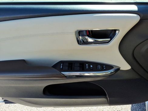Used 2016 Toyota Avalon XLE image 16