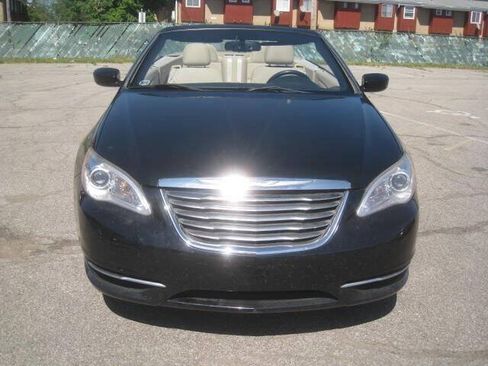 Used 2012 Chrysler 200 Touring FWD image 2