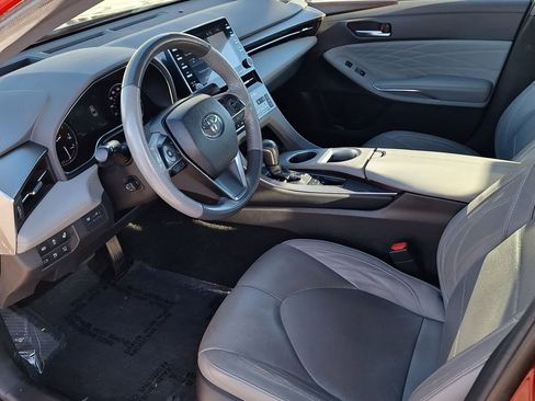 Used 2019 Toyota Avalon Limited image 10