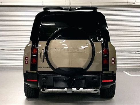 Certified 2025 Land Rover Defender 130 X-Dynamic SE AWD/4WD image 3