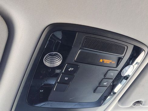 Used 2023 Kia Carnival LX FWD image 18