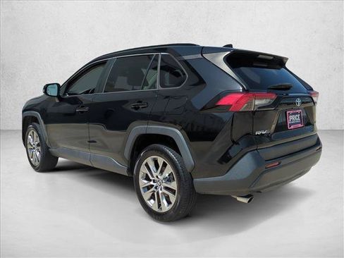 Used 2019 Toyota RAV4 XLE Premium FWD image 8