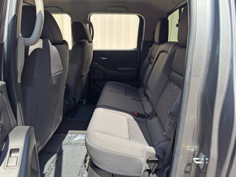 Used 2025 Nissan Frontier SV w/ SV Convenience Package RWD image 34