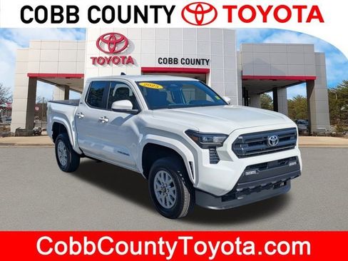 Used 2025 Toyota Tacoma SR5 image 1