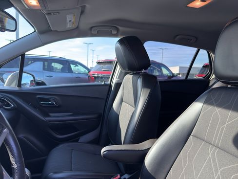 Certified 2022 Chevrolet Trax LT w/ LT Convenience Package image 26