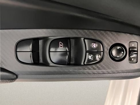 Used 2025 Nissan Altima 2.5 SV FWD image 13
