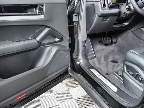 New 2026 Porsche Cayenne Coupe AWD/4WD image 7