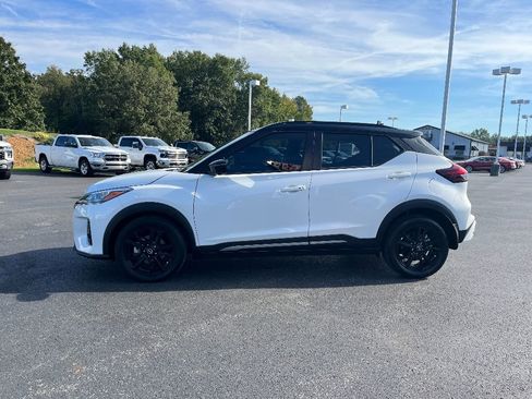 Used 2023 Nissan Kicks SR image 4