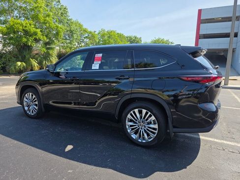 New 2026 Toyota Highlander Platinum AWD/4WD image 9