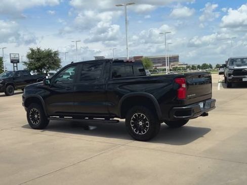 Used 2022 Chevrolet Silverado 1500 ZR2 w/ Technology Package AWD/4WD image 6