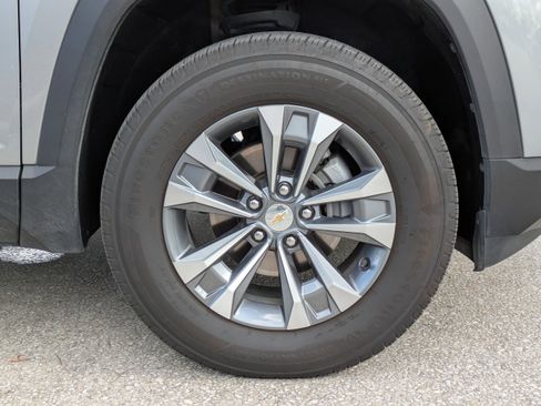 Used 2025 Chevrolet Equinox LT w/ Convenience Package II image 11