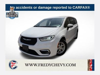 Used 2023 Chrysler Pacifica Touring-L