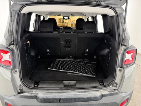 Used 2022 Jeep Renegade Trailhawk image 5