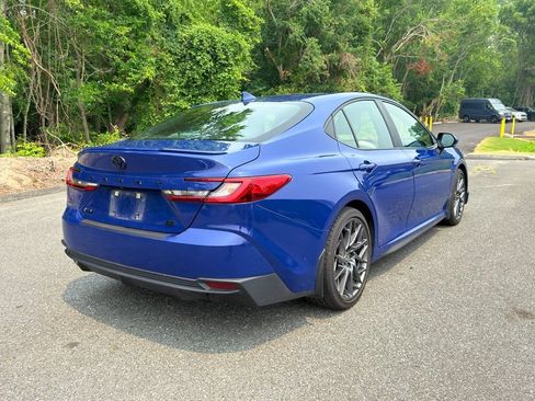 Used 2025 Toyota Camry SE FWD image 5
