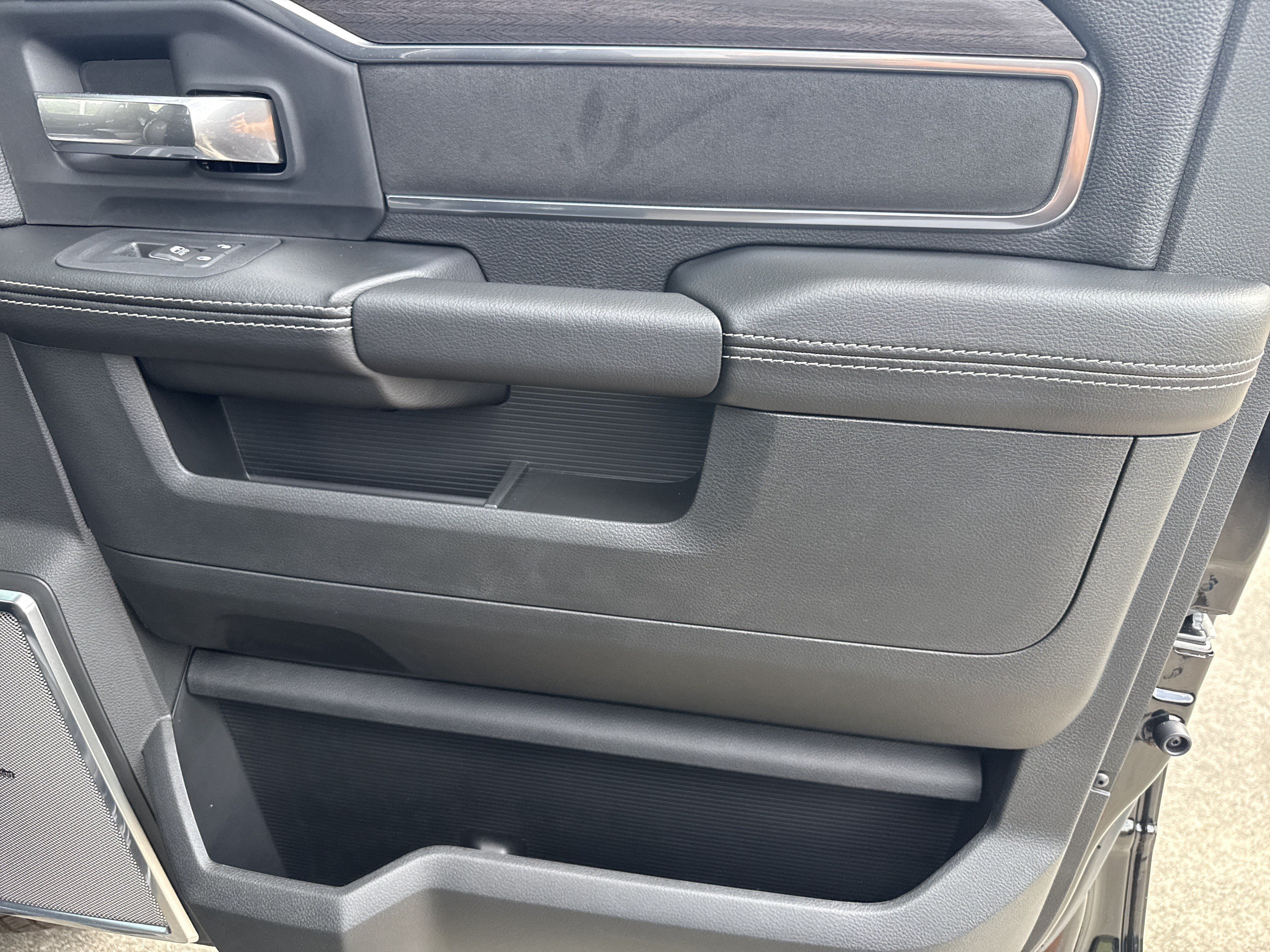 New 2026 RAM 3500 Laramie AWD/4WD image 16