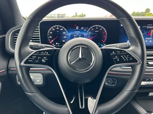 Used 2025 Mercedes-Benz GLS 450 4MATIC image 29