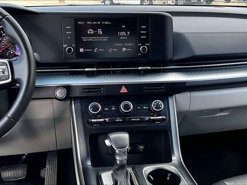 Certified 2024 Kia Carnival LX image 6
