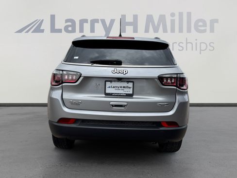 Used 2023 Jeep Compass Latitude AWD/4WD image 4