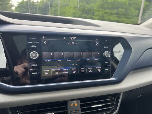 Certified 2023 Volkswagen Taos SE w/ Panoramic Sunroof Package FWD image 20
