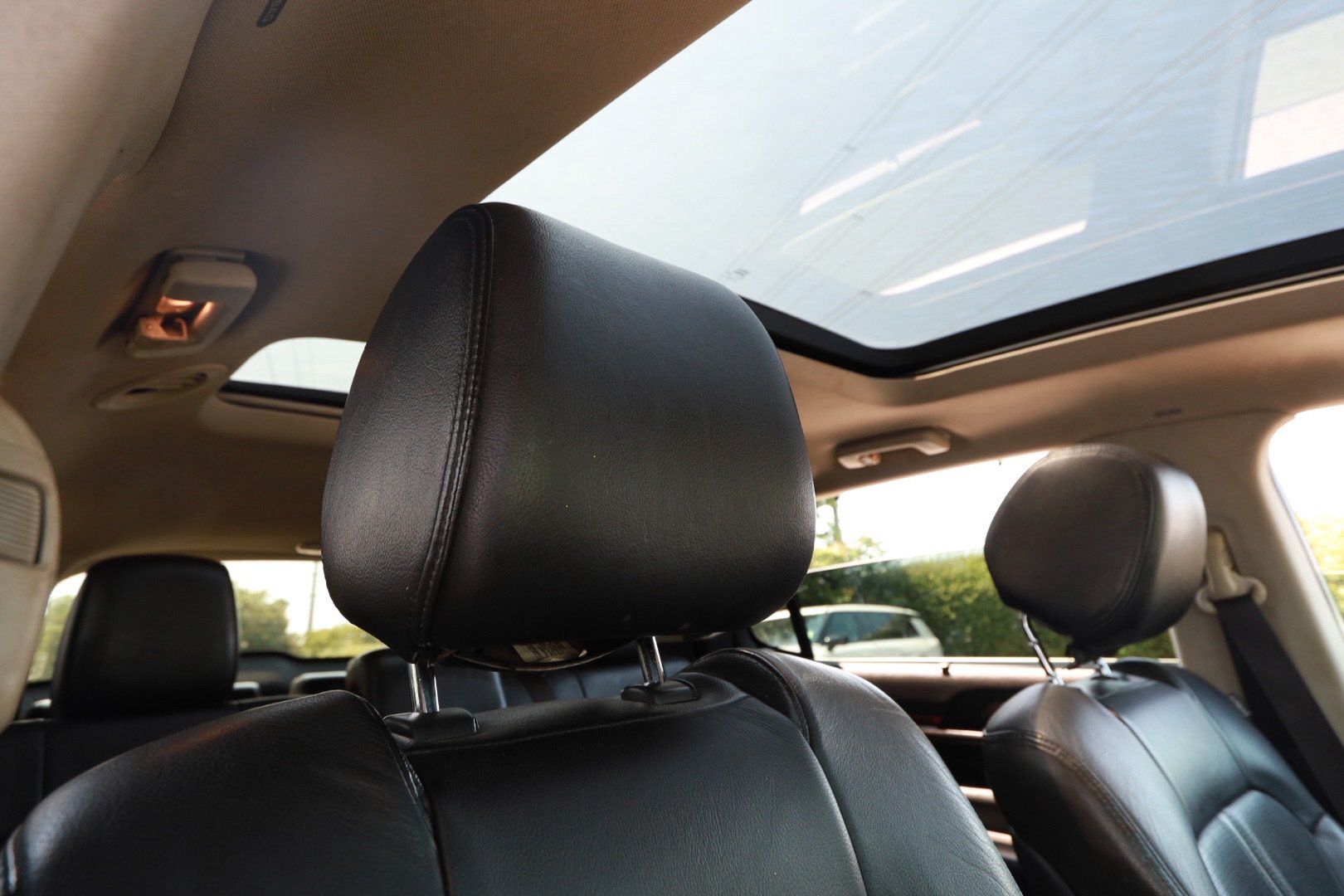 Used 2012 Lincoln MKT FWD image 30