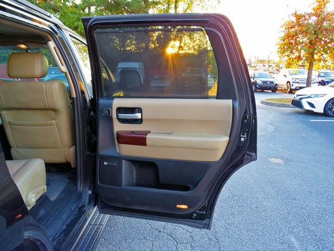 Used 2013 Toyota Sequoia Platinum image 40