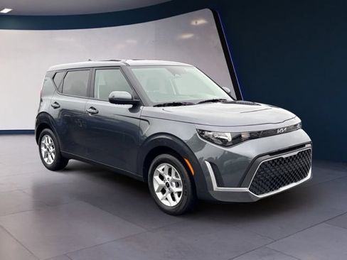 Certified 2025 Kia Soul LX w/ LX Technology Package FWD image 7