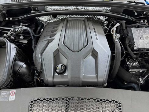New 2025 Porsche Macan AWD/4WD image 24