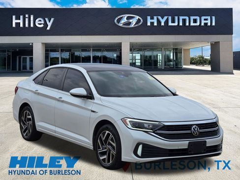 Used 2023 Volkswagen Jetta SEL FWD image 2