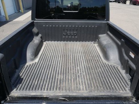 Used 2022 Jeep Gladiator Sport AWD/4WD image 9