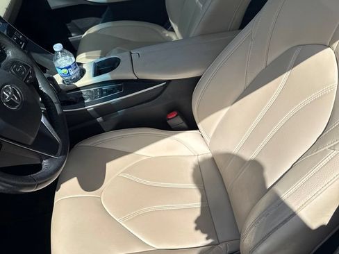 Used 2019 Toyota Avalon XLE w/ Moonroof Package FWD image 4
