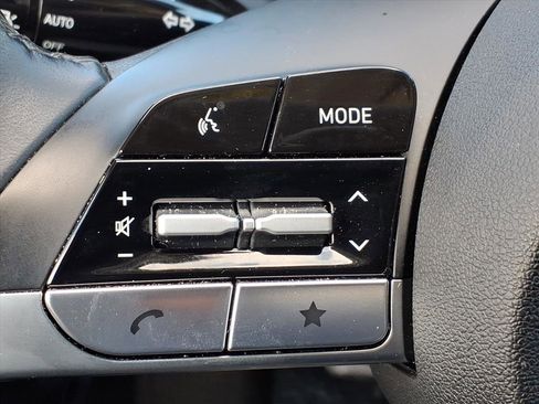 Certified 2024 Hyundai Elantra Limited image 29