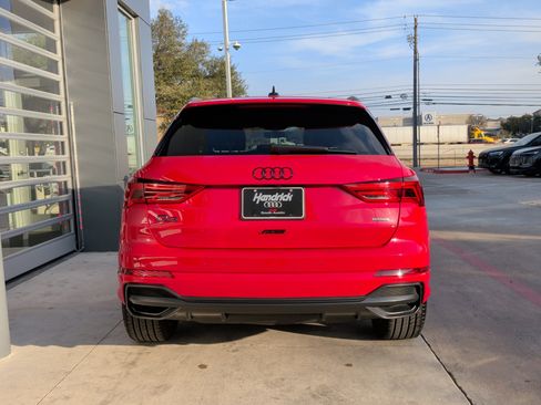 Certified 2022 Audi Q3 2.0T Premium w/ Black Optic Sport Package image 9