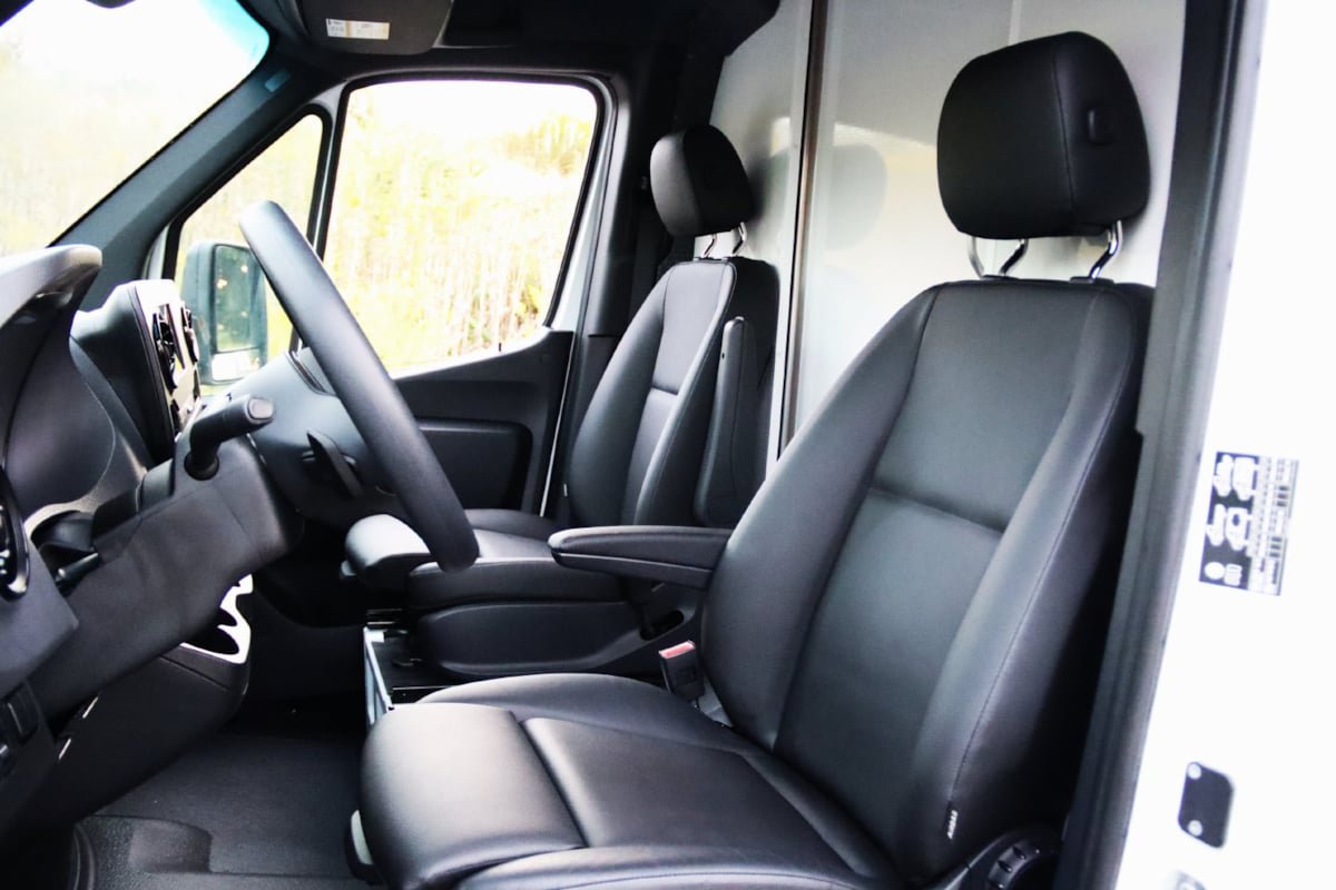 Used 2024 Mercedes-Benz Sprinter 3500 image 23