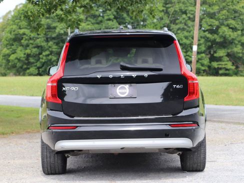 Used 2022 Volvo XC90 T6 Momentum AWD/4WD image 4