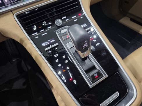 Used 2023 Porsche Panamera 4 Platinum Edition AWD/4WD image 18