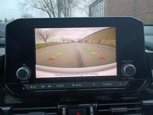 Used 2025 Nissan Pathfinder SV image 38