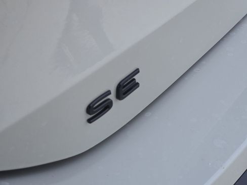 New 2026 Volkswagen Tiguan SE R-Line image 9